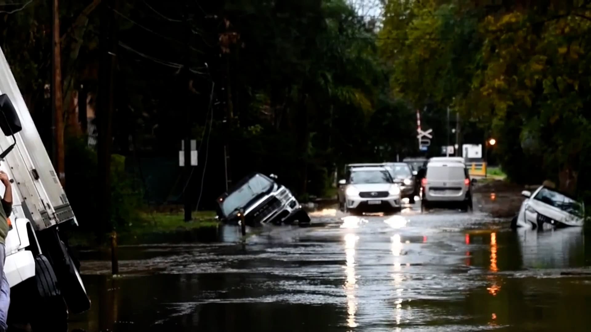 Buenos Aires acumula 400 milímetros de agua y unos 2,000 evacuados en tres días de temporal, mayo 2025