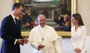 Reinas católicas de blanco ante el papa: ¿norma de protocolo o tradición no escrita?