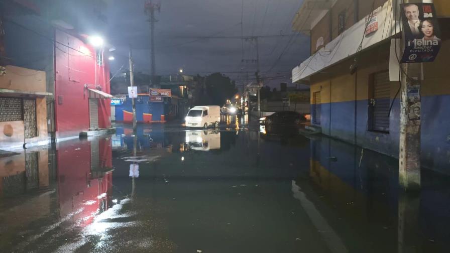 Persisten inundaciones en Villas Agrícolas pese a disminución de las lluvias Persisten inundaciones en Villas Agrícolas pese a disminución de las lluvias