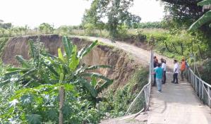 Comunidades de Espaillat y barrios de Moca continúan afectadas por lluvias e inundaciones