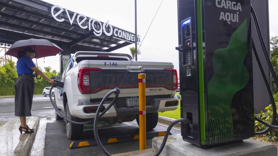 Cuatro naciones se disputan las exportaciones de veh&iacute;culos el&eacute;ctricos e h&iacute;bridos a RD