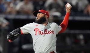 El cerrador venezolano José Alvarado es suspendido por 80 juegos por dopaje positivo