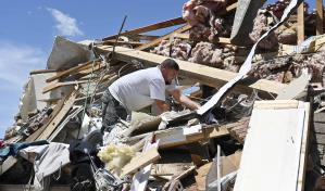 Residentes se recuperan tras tornados que dejaron 27 muertos en Kentucky, Missouri y Virginia