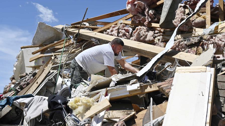 Residentes se recuperan tras tornados que dejaron 27 muertos en Kentucky, Missouri y Virginia Residentes se recuperan tras tornados que dejaron 27 muertos en Kentucky, Missouri y Virginia