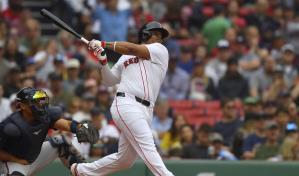 VIDEO | Devers conecta grand slam, pero con jonrón de Ozuna, Atlanta aplasta a Boston