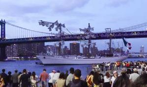 Fallecen dos tripulantes heridos tras colisión de buque mexicano contra puente de Brooklyn