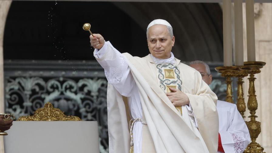 León XIV recibe conmovido el palio y el Anillo del Pescador, símbolos del poder pontificio León XIV recibe conmovido el palio y el Anillo del Pescador, símbolos del poder pontificio
