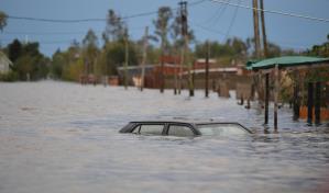 Tres desaparecidos y casi 3,000 evacuados por inundaciones en Argentina Tres desaparecidos y casi 3,000 evacuados por inundaciones en Argentina