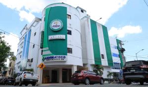 Adolescente que cayó en alcantarilla en San Cristóbal sigue bajo atención médica especializada