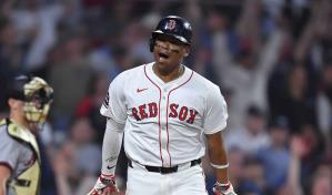 Devers mantiene su no a la inicial mientras azota la MLB con el bate