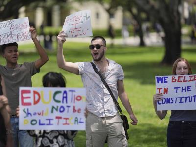 EE. UU. restituye registros para estudiantes internacionales