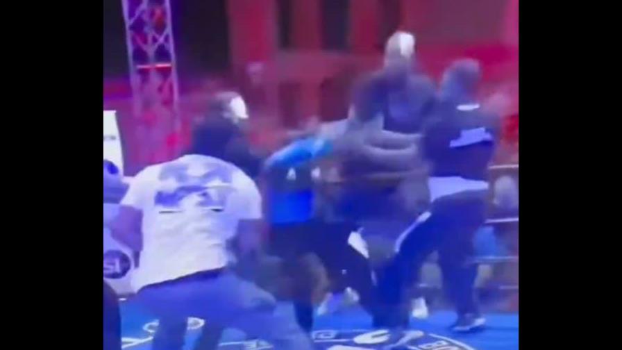 Agreden al árbitro Smaylin Valdez tras pelea en evento de boxeo en República Dominicana Agreden al árbitro Smaylin Valdez tras pelea en evento de boxeo en República Dominicana