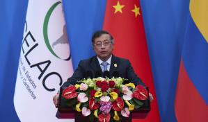 Petro insiste en que el Vaticano sea sede de los diálogos con el ELN durante audiencia con León XIV