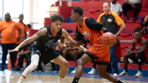 Cañeros frenan a Reales y suben al liderato de la LNB Jugadores de los Cañeros celebran victoria sobre Reales en la LNB