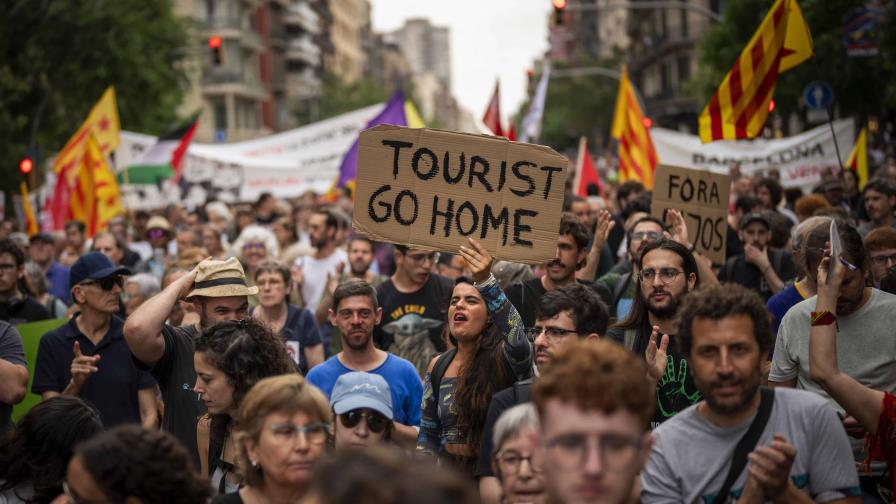 España ordena a Airbnb bloquear 65,000 alojamientos vacacionales por infracciones España ordena a Airbnb bloquear 65,000 alojamientos vacacionales por infracciones