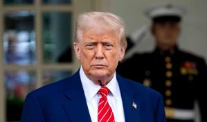 Trump firma la ley que prohíbe difundir sin permiso pornografía generada con IA