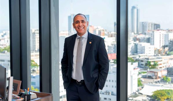 Nelson Arroyo sustituye a Yayo Sanz Lovat&oacute;n en Aduanas