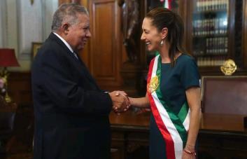 Juan Bolívar Díaz presenta cartas credenciales como embajador en México