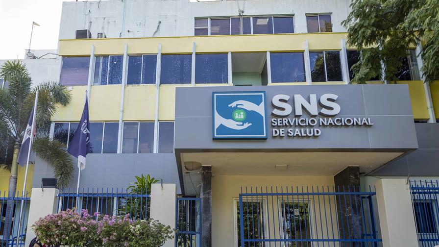 Salarios de enfermeras aumentaron casi el doble entre 2020 y 2025, según Mario Lama