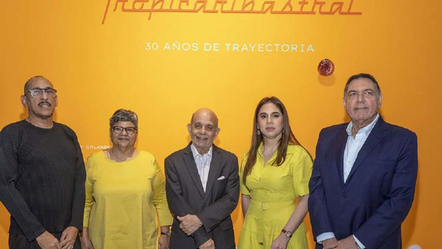 "Tropicaribastral", la exposición que ofrece una travesía cósmica desde el Caribe