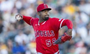 El abridor dominicano José Soriano logra su tercera victoria, Angelinos superan a los Atléticos