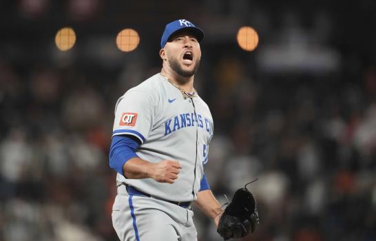 Con su rescate 14, Carlos Estévez es segundo en salvamentos en la Liga Americana, Reales ganan