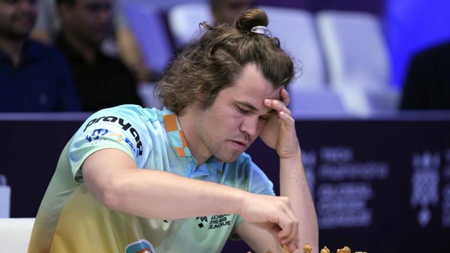 El gran maestro de ajedrez Magnus Carlsen queda en tablas contra equipo con más de 143 mil personas El gran maestro de ajedrez Magnus Carlsen queda en tablas contra equipo con más de 143 mil personas