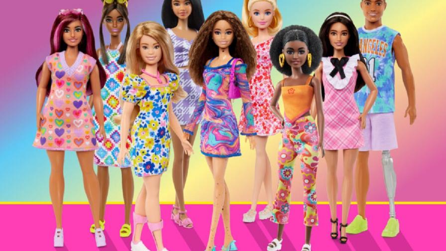 La evolución de Barbie: cambia los tacones por zapatos planos para adaptarse a los nuevos tiempos La evolución de Barbie: cambia los tacones por zapatos planos para adaptarse a los nuevos tiempos