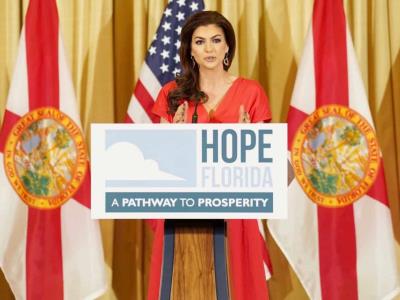 Investigan la fundación de la esposa del gobernador Ron DeSantis