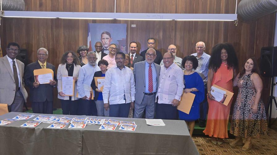 Gobiernos de RD y PR reconocen a escritores dominicanos en cierre de Semana del Autor 2025 Gobiernos de RD y PR reconocen a escritores dominicanos en cierre de Semana del Autor 2025