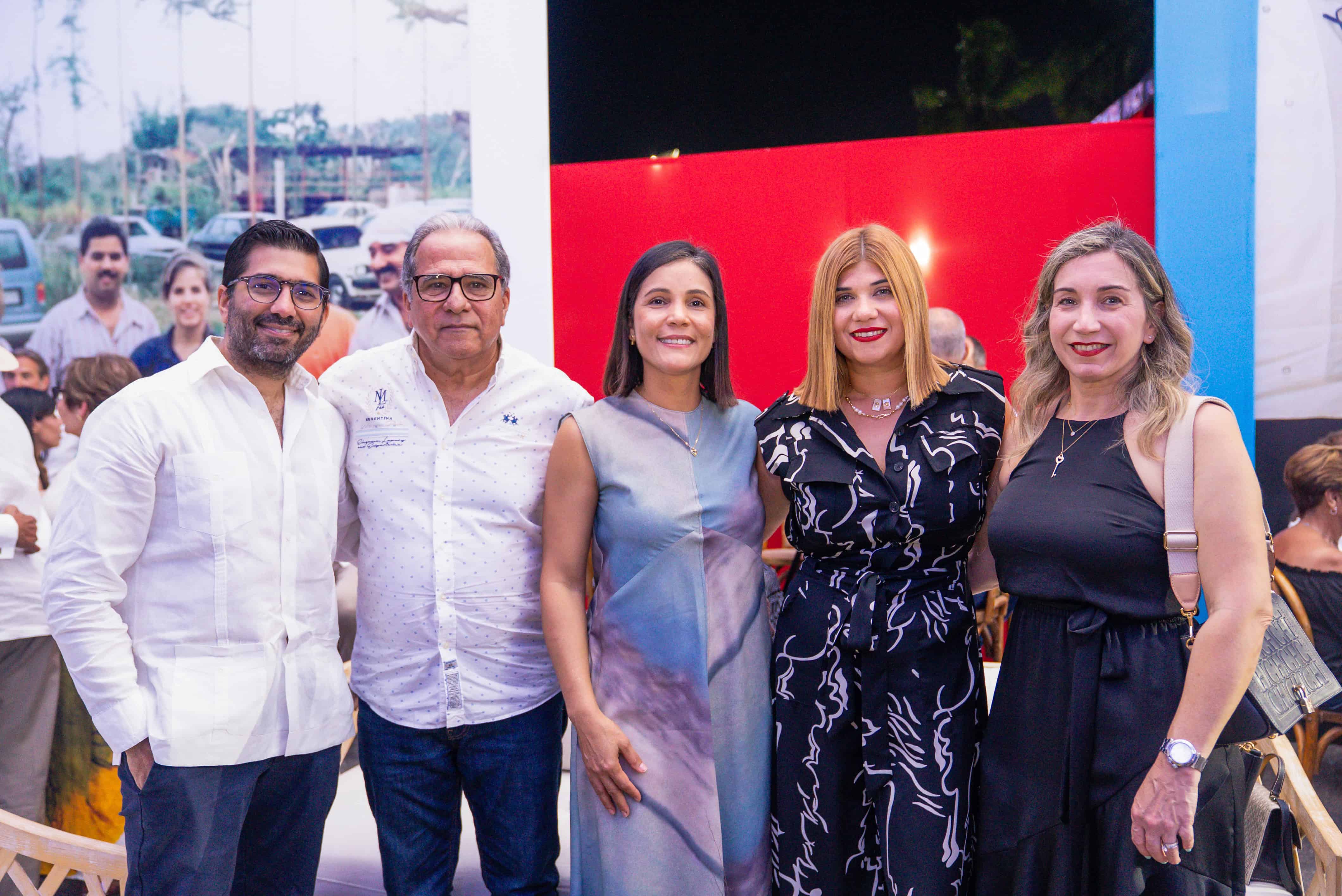 Pedro Baba hijo, Pedro Baba, Melissa Baba, Jennifer Baba y Jaqueline Bueno de Baba.