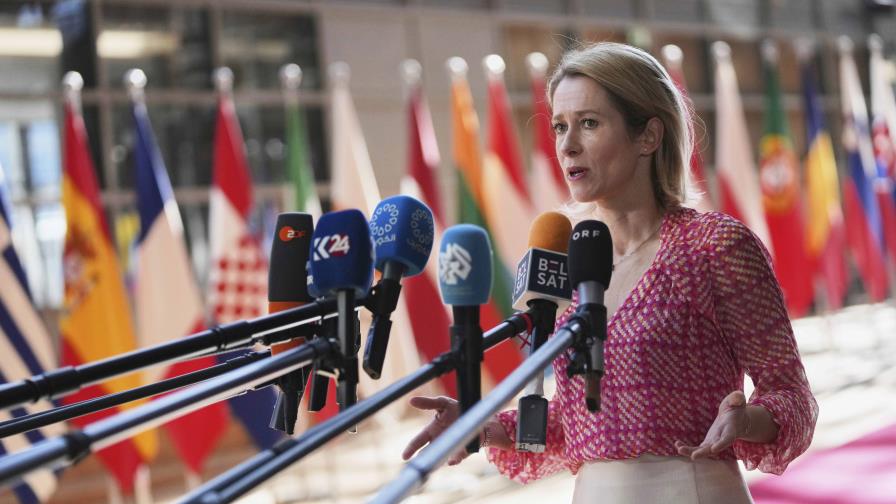 Nuevas sanciones de la UE y Reino Unido apuntan a la flota clandestina que lleva petróleo ruso Nuevas sanciones de la UE y Reino Unido apuntan a la flota clandestina que lleva petróleo ruso