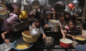 Israel permite la entrada de ayuda a Gaza por primera vez en más de 2 meses