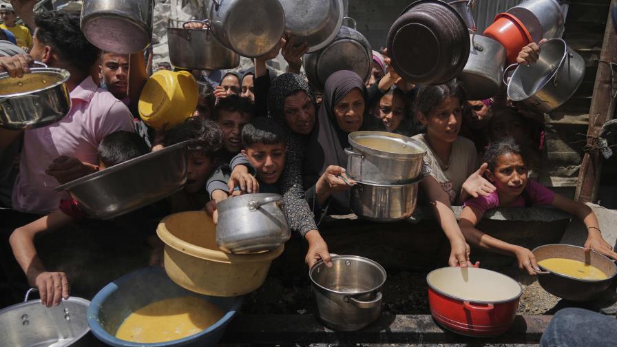 Israel permite la entrada de ayuda a Gaza por primera vez en más de 2 meses Israel permite la entrada de ayuda a Gaza por primera vez en más de 2 meses