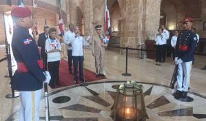 Efemerides Patrias honra a los héroes del 65 en el Día del Soldado Democrático