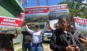 Protestan en Puerto Plata por cierre del teleférico durante acto de puesta en funcionamiento de un radar