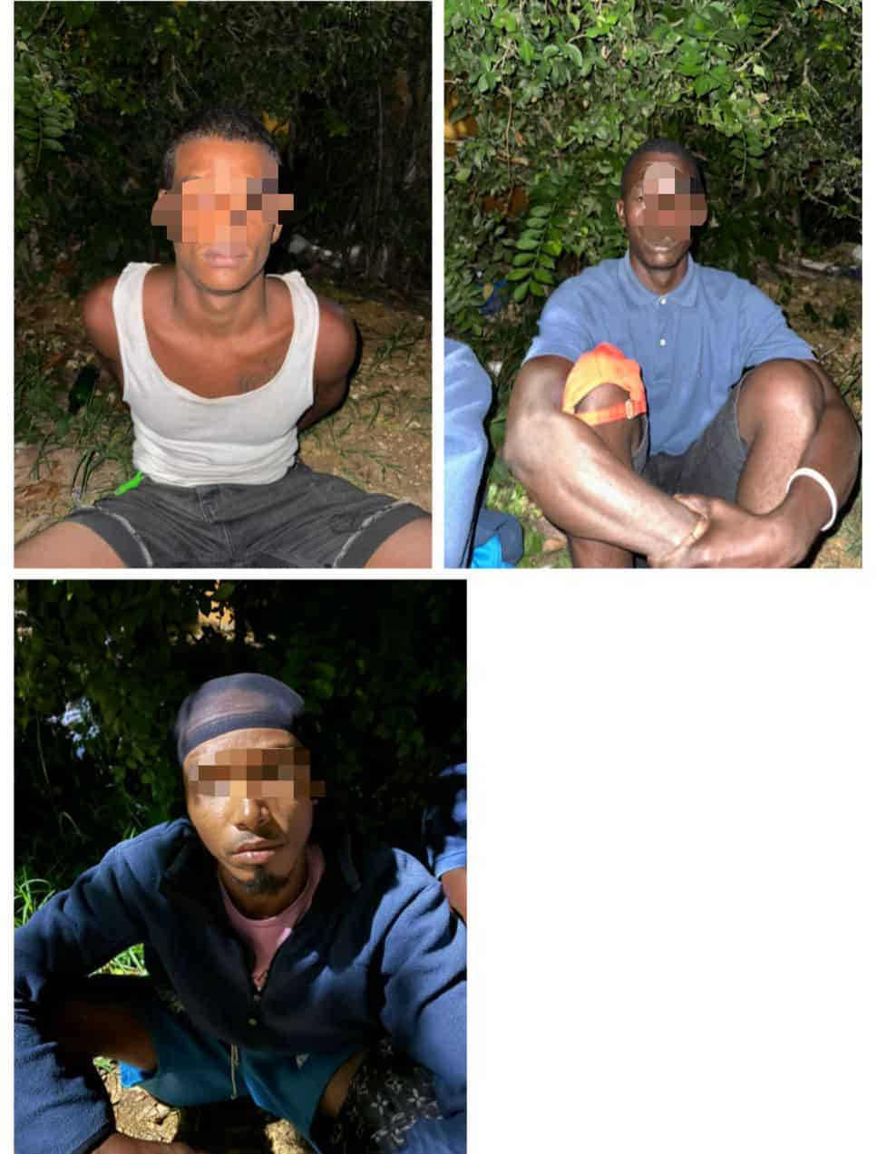 Tres de los seis apresados por la Policía Nacional en Villa Mella, Santo Domingo Norte, implicados en varios actos delictivos. 