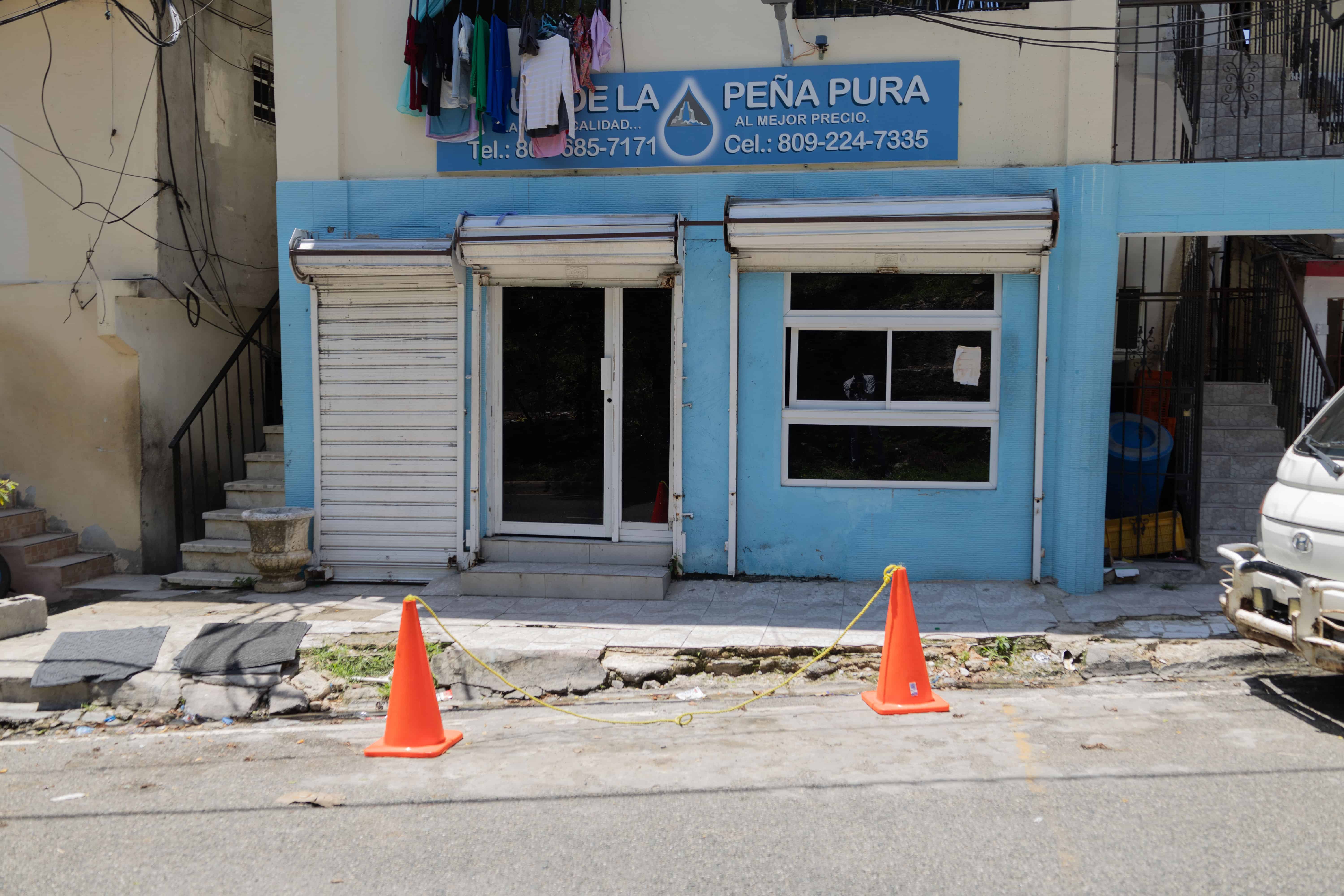 Basta con comprar conos color mamey para reservarse el uso exclusivo de la calle. 