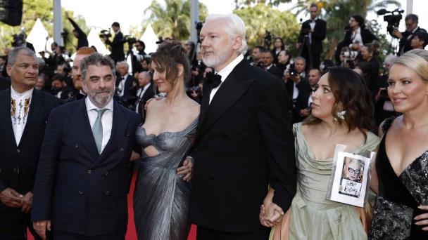 Paul Mescal brilla en Cannes junto a Assange y Correa en estreno multitudinario