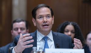 Un manifestante interrumpe a Marco Rubio en el Senado: Quita tus manos de Venezuela