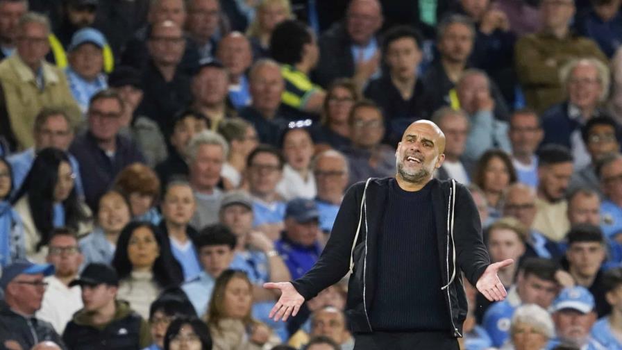 Guardiola afirma que preferiría dejar el Man City antes que tener una plantilla muy numerosa Guardiola afirma que preferiría dejar el Man City antes que tener una plantilla muy numerosa