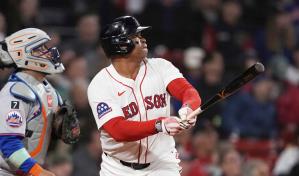 Rafael Devers la vuelve a sacar del parque y los Medias Rojas triunfan