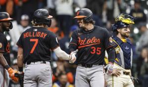 Orioles rompen racha de ocho derrotas con jonrón de Rutschman para vencer a Cerveceros