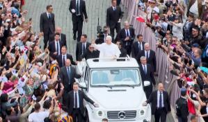 León XIV pide dejar entrar una ayuda humanitaria digna en Gaza