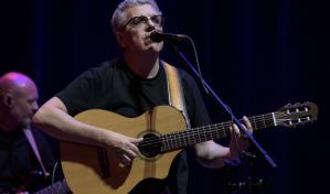Pedro Guerra deleita con nueva música y evoca recuerdos Pedro Guerra deleita con nueva música y evoca recuerdos