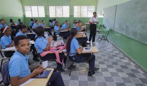 Unos 114,000 estudiantes van a pruebas nacionales a partir del martes 24