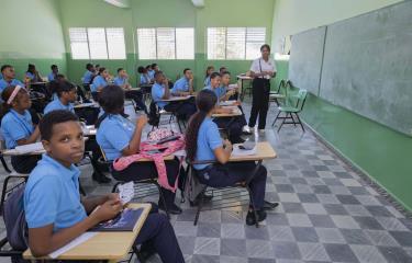 Unos 114,000 estudiantes van a pruebas nacionales a partir del martes 24