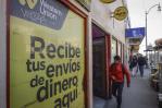 El impuesto a las remesas de EE. UU. angustia hasta a 40 millones de migrantes y sus familias