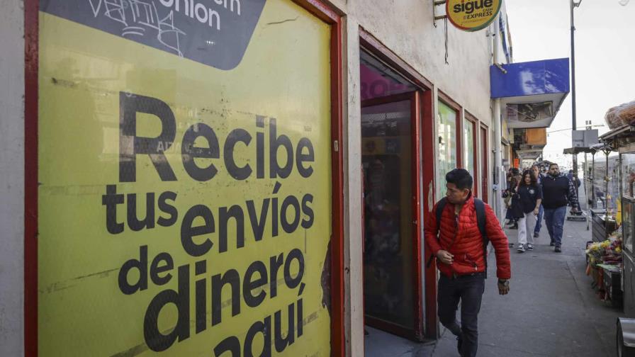 El impuesto a las remesas de EE. UU. angustia hasta a 40 millones de migrantes y sus familias El impuesto a las remesas de EE. UU. angustia hasta a 40 millones de migrantes y sus familias