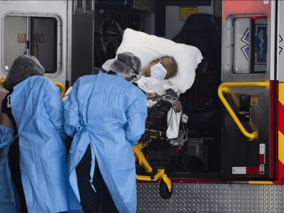 UnitedHealth pagó a residencias para reducir traslados hospitalarios